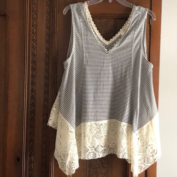UMGEE lace trim V-neck BoHo tank nwot - Picture 3 of 8